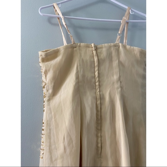 Golden dress - Picture 6 of 7